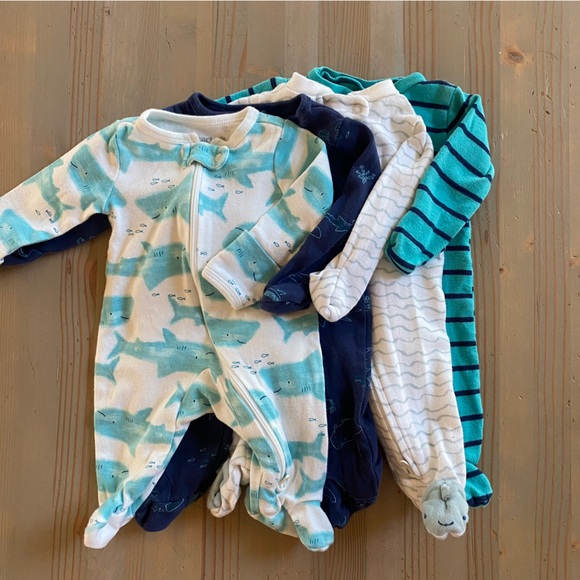 Like New EUC Baby Boys Bundle - Newborn - Carter’s Gerber - Picture 12 of 12